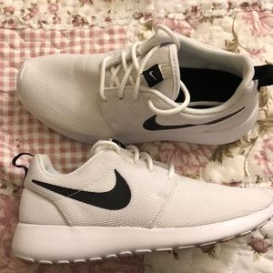 Nike Roshe Women’s 6